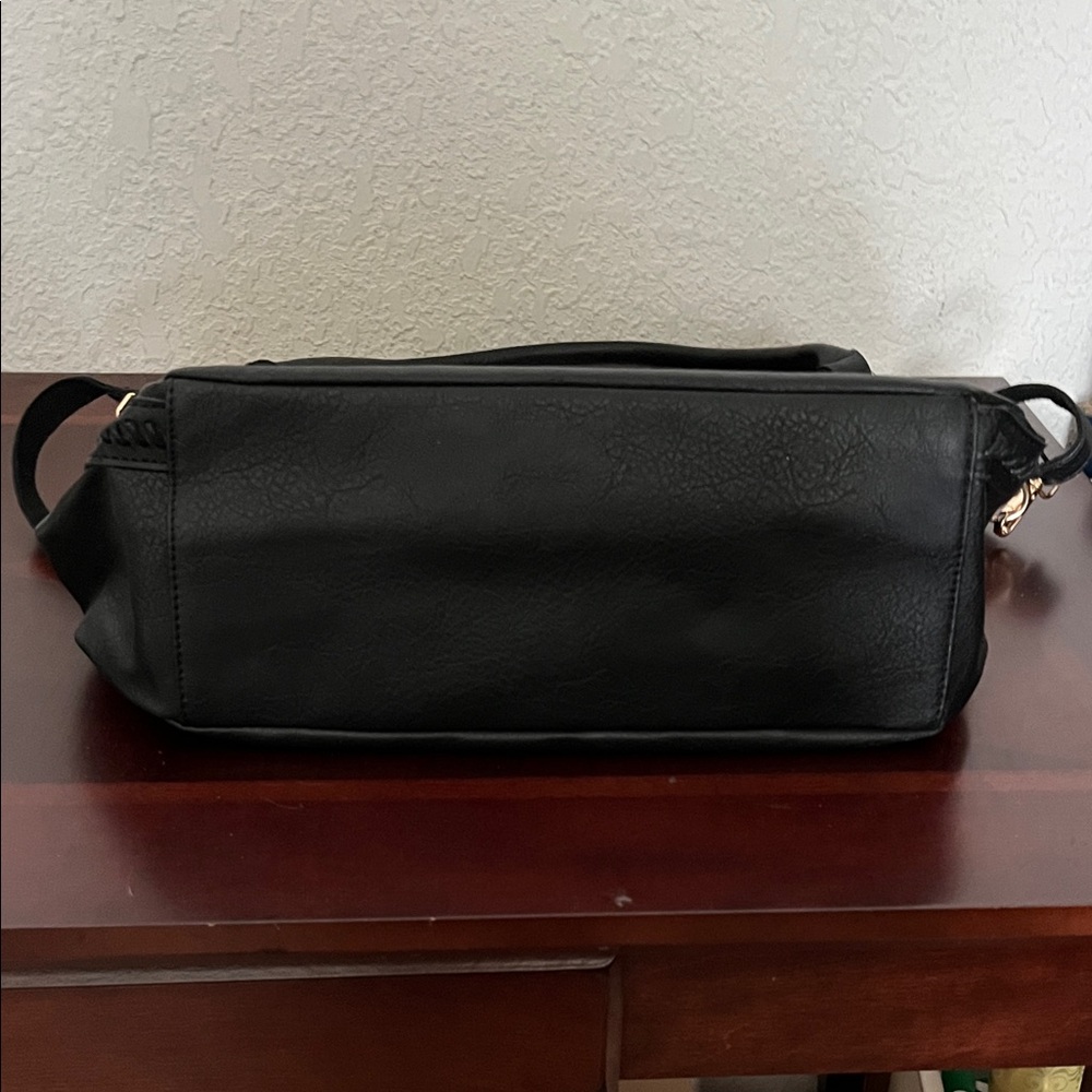 Chic Black Crossbody Bag with Tassel Detail - Picture 7 of 10